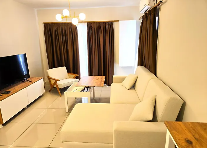 Centrally Located With Hotel-style Privileges * ファマグスタ